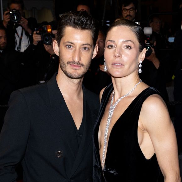 Pierre Niney et sa compagne Natasha Andrews - Descente des marches du film « Le comte de Monte-Cristo » lors du 77ème Festival International du Film de Cannes, au Palais des Festivals à Cannes. Le 22 mai 2024
© Jacovides-Moreau / Bestimage