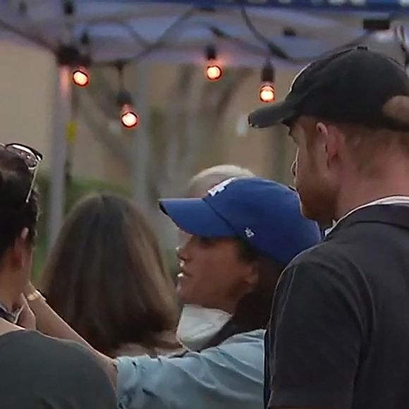 Le prince Harry et Meghan Markle se rendent au Pasadena Convention Center avec les services d secours et les victimes des incendies de Eaton à Los Angeles le 11 janvier 2025