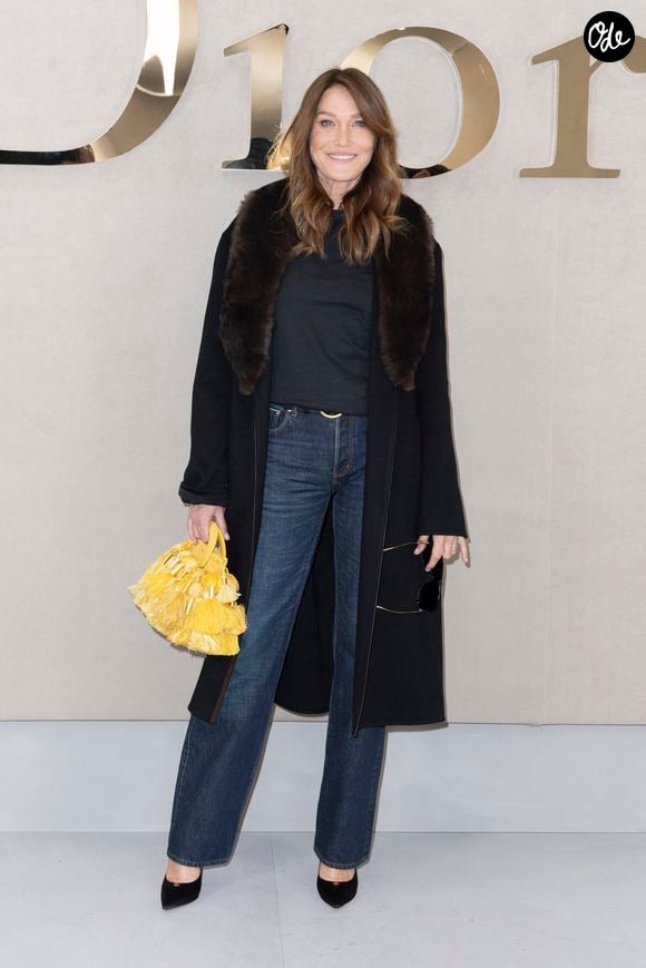 Carla Bruni au photocall au défilé Christian Dior Collection Femme Prêt-à-Porter Printemps/Eté 2026 lors de la Fashion Week de Paris (PFW), dans le Jardin des Tuileries, à Paris, France, le 1er octobre 2025. © Olivier Borde/Bestimage