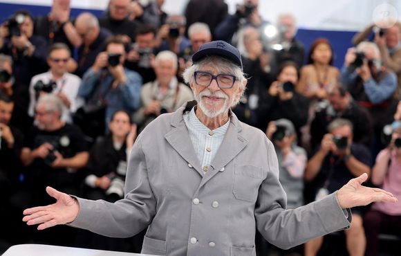 Pierre Richard au photocall du film "L'Homme Qui A Vu L'Ours Qui A Vu L'Homme" lors du 78ème Festival International du Film de Cannes, au Palais des Festivals à Cannes, France, le 22 mai 2025. © Jacovides-Moreau/Bestimage
