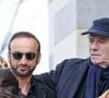 Avec Milla, la fille unique de l'actrice, il n'a su retenir ses larmes face au cercueil de la défunte.
Le veuf Michel Ferracci et Daniel Russo aux arrivées des obsèques d'Emilie Dequenne au cimetière Père Lachaise à Paris, France, le 26 mars 2025. © Cyril Moreau/Bestimage