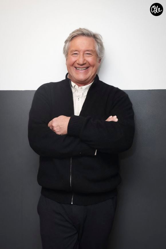 Exclusif - Patrick Sabatier pose en marge de sa venue sur le plateau de l’enregistrement de l’émission « Face à Hanouna » présentée par P. de La Tour du Pin et diffusée sur C8 le 07 décembre 2024, à Paris, France, le 05 décembre 2024. © Jack Tribeca/Bestimage