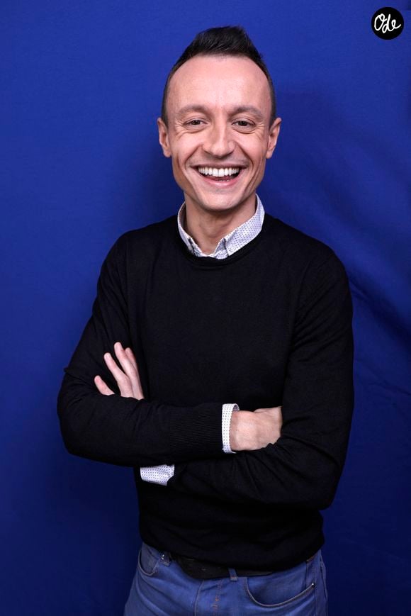 Eric Dussart posant lors d'une séance photo à Paris, en France, en décembre 2015. Photo : VIM/ABACAPRESS.COM