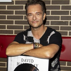 Cameron Smet prendra-t-il la relève de son père, David Hallyday, et de son grand-père, Johnny Hallyday, en devenant, à son tour, chanteur ?

David Hallyday reçoit son disque de platine à la Seine musicale à Paris. © Pierre Perusseau/Bestimage