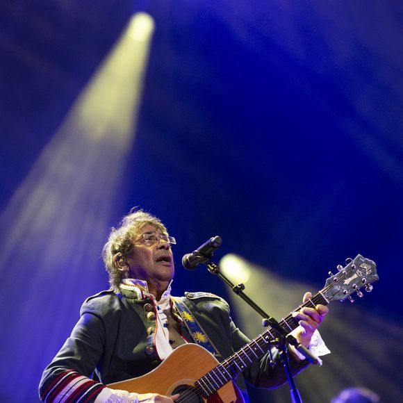Laurent Voulzy lors du concert du gala des 20 ans de la Fondation Recherche Alzheimer "2 générations chantent pour la 3ème" à l'Olympia à Paris, le 18 mars 2024.

© Cyril Moreau / Bestimage