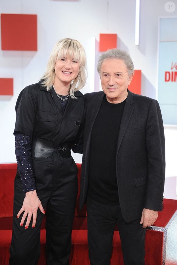 Exclusif - La chanteuse Suisse Stéphane et Michel Drucker - Enregistrement de l'émission "Vivement dimanche" au studio Rive Gauche, presentée par Michel Drucker . Diffusion sur France 3 le  16/02/2025. © Guillaume Gaffiot/Bestimage