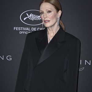 Julianne Moore - Photocall du dîner "Women In Motion, Kering", Place de la Castre lors du 78ème Festival International du Film de Cannes le 18 mai 2025. © Olivier Borde/Bestimage