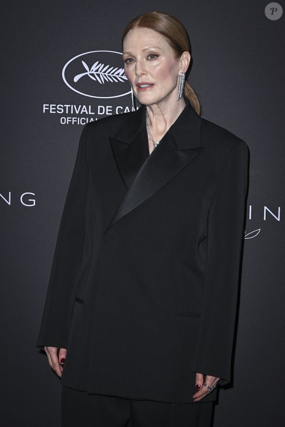 Julianne Moore - Photocall du dîner "Women In Motion, Kering", Place de la Castre lors du 78ème Festival International du Film de Cannes le 18 mai 2025. © Olivier Borde/Bestimage