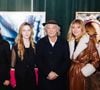 Géraldine Danon a assisté au vernissage de sa fille Laura Poupon.

Exclusif - Loup Lamazou, Marion Poupon, Zilia Lamazou, Laura Poupon, sa mère Géraldine Danon, Titouan Lamazou lors du vernissage de la première exposition photographique de Laura Poupon "Hillingar" au Chalet des Îles à Paris. © Tiphaine Praud-Lebely / Bestimage