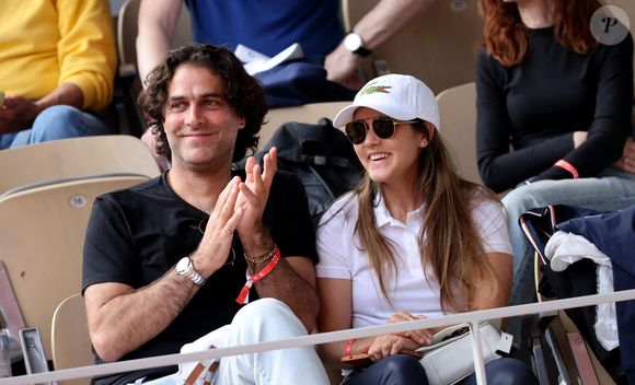 Elle assure que cette organisation flexible fonctionne aussi bien pour elle que pour le papa de Ghjulia, chacun ajustant ses priorités en conséquence.

Joyce Jonathan et Martial Paoli dans les tribunes (night session) lors des Internationaux de France de Tennis de Roland Garros 2025, le 3 juin 2025 à Paris. © Dominique Jacovides / Bestimage