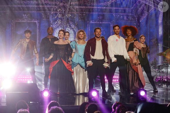 Exclusif - La troupe de "Molière l'opéra Rock" - Soirée de gala et enregistrement de l'émission "Tout le monde chante : Les stars fêtent 2025" au Cirque Phénix à Paris, présentée par E.Gossuin et J.Anthony et diffusée le 1er janvier sur W9. Le 3 décembre 2024
Une pléiade d'artistes est réunie sous le chapiteau du Cirque Phénix pour interpréter leurs plus grands tubes et faire la fête afin de célébrer la nouvelle année 2025, sous le signe de la joie ! Parce que "Tant qu'il y a de la joie, il y a de la vie !", comme le dit la devise de l'association "Tout le monde contre le cancer".
Un seul mot d'ordre donc: la joie, pour cette soirée de fête, réalisée avec la complicité de L.Fabian, Zaho de Sagazan, G. Montagné, J.Kamel et d'autres.
© Christophe Clovis / Bestimage