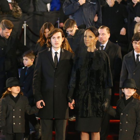 L'ex-petit-ami d'Angélique Weckenmann aurait auparavant dépensé des sommes astronomiques en jouant sur des sites en ligne.

Céline Dion, ses enfants René-Charles Angélil, les jumeaux  Nelson Angélil et Eddy Angélil - Sorties des obsèques nationales de René Angélil en la Basilique Notre-Dame de Montréal, le 22 janvier 2016.© Morgan Dessales/Bestimage