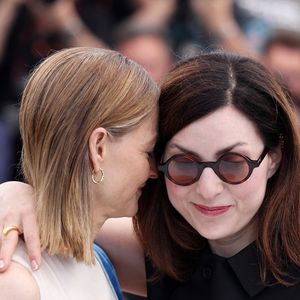 Jodie Foster et Rebecca Zlotowski au photocall du film "Vie Privée" lors du 78ème Festival International du Film de Cannes, au Palais des Festivals à Cannes, France, le 21 mai 2025. © Jacovides-Moreau/Bestimage