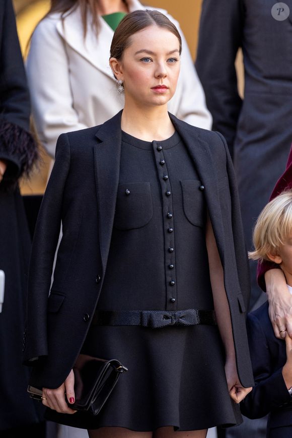 La princesse Alexandra de Hanovre - La famille princière monégasque dans la cour d'honneur du palais lors de la la fête nationale à Monaco, le 19 novembre 2023. La famille princière monégasque assiste à la prise d’armes, puis à la cérémonie de remise des médailles et à un défilé militaire sur la place du palais princier.  © Olivier Huitel / Pool Monaco / Bestimage