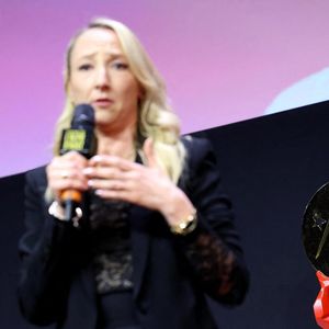 C'est d'ailleurs dans la station voisine des Deux Alpes qu'elle possède un appartement depuis 18 ans, grâce à l'attachement historique de la famille de son mari pour les lieux.

Audrey Lamy - Cérémonie de clôture du 29ème Festival International du Film de Comédie de l'Alpe d'Huez le 24 Janvier 2026. © Dominique Jacovides/Bestimage