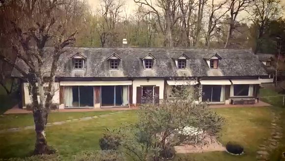 Exclusif - Illustration de la maison d'Alain Delon à Douchy. Agence via Bestimage
