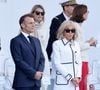En effet, la Première dame a perdu il y a quelques jours, sa soeur aînée Anne-Marie Boulogne, née Trogneux, morte à 92 ans. 

Le président Emmanuel Macron, Brigitte Macron - Cérémonie du 145ème défilé militaire du 14 juillet, jour de la Fête Nationale, avenue des Champs Élysées à Paris.
© Dominique Jacovides / Bestimage