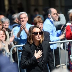 Laura Smet - Sorties des obsèques de Nathalie Baye en l'église Saint-Sulpice à Paris le 24 avril 2026. © Clément Prioli/Bestimage