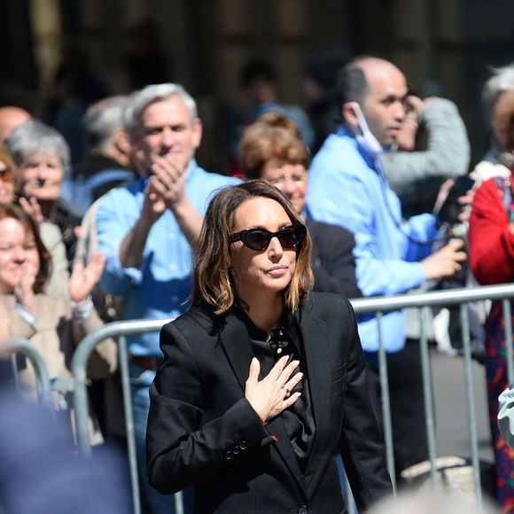 Laura Smet - Sorties des obsèques de Nathalie Baye en l'église Saint-Sulpice à Paris le 24 avril 2026. © Clément Prioli/Bestimage
