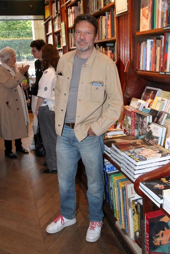 Samuel Le Bihan - Guillaume Gallienne dédicace son livre "Le buveur de brume" à la Galerie Galignani à Paris, France, le 13 Mai 2025. © Bertrand Rindoff / Bestimage
