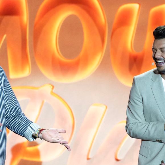 Exclusif - Camille Combal, Kev Adams - Enregistrement de l'émission "L'humour à la plage" pour la 2eme édition du festival de Juan les Pins à la pinède Gould le 27 juin 2025.  © Bruno Bebert / Bestimage