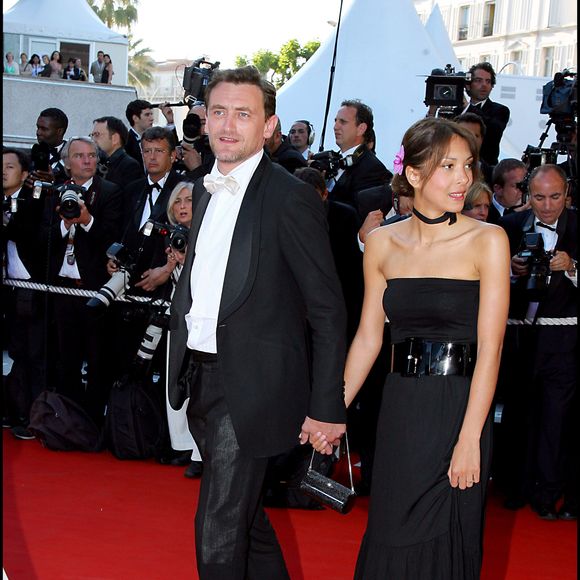 Jean-Paul Rouve et Bénédicte Martin - Montée des marches pour le film "Volver" au 59e Festival de Cannes le 19 mai 2006. © BORDE-JACOVIDES / BESTIMAGE