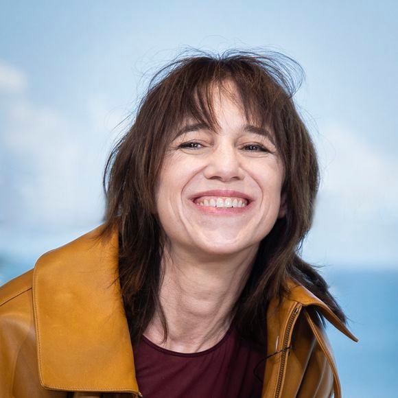 Entourée par les femmes magnifiques de sa famille, Charlotte Gainsbourg a confié s'être longtemps sentie comme le "vilain petit canard".


Photocall Kering Women in Motion Talk avec Charlotte Gainsbourg à l'hôtel Majestic lors du 78ème Festival International du Film de Cannes.

© Olivier Borde / Bestimage