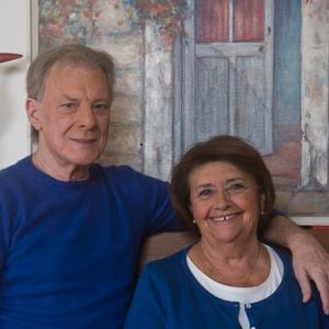 En effet, il y a quelques jours, Cléo a découvert qu'un internaute se faisait passer pour l'animateur d'une page sur son défunt mari.

Herbert Leonard et sa femme Cléo chez eux à Barbizon en décembre 2016.

Photo : JLPPA / Bestimage