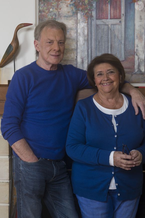 En effet, il y a quelques jours, Cléo a découvert qu'un internaute se faisait passer pour l'animateur d'une page sur son défunt mari.

Herbert Leonard et sa femme Cléo chez eux à Barbizon en décembre 2016.

Photo : JLPPA / Bestimage
