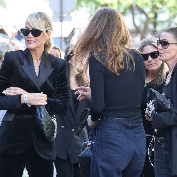 Laeticia Hallyday - Arrivées aux obsèques de Nadia Farès en l'église Saint-Jean-de-Montmartre à Paris, le 24 avril 2026. N.Farès est décédée le 17 avril 2026 quelques jours après un "incident cardiaque" survenu le 12 avril 2026 dans la piscine du complexe sportif, Blanche (9ème).