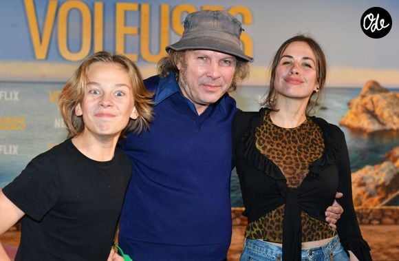 Billy, le fils de Philippe Katrine et Julie Depardieu, Philippe Katerine, sa fille Edie Blanchard - Avant-première du film "Voleuses" diffusé sur Netflix. Paris le 24 octobre 2023. © Veeren / Bestimage