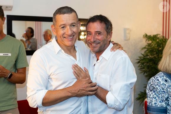 Dany Boon et Bernard Montiel au spectacle de Dany Boon "Clown n'est pas un métier" lors du 41ème Festival de Ramatuelle le 12 août 2025. © Cyril Bruneau / Bestimage