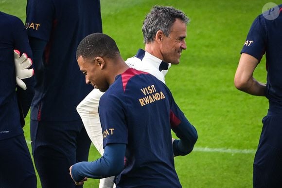 Kylian Mbappé et Luis Enrique avec le Paris Saint-Germain à Poissy, France. (Credit Image: ©  Matthieu Mirville/ZUMA Press Wire)