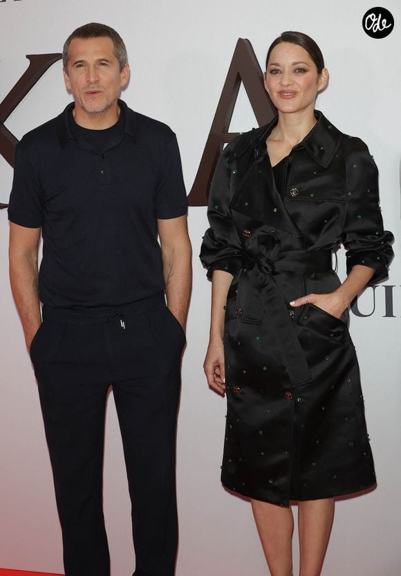 Mais une maladresse de langage s'est vite transformée en un échange particulièrement drôle entre les deux ex-époux.

Guillaume Canet (réalisateur du film "Karma") et Marion Cotillard au photocall de la première du film "Karma" au cinéma Pathé Palace à Paris le 13 octobre 2026. 

© Coadic Guirec / Bestimage