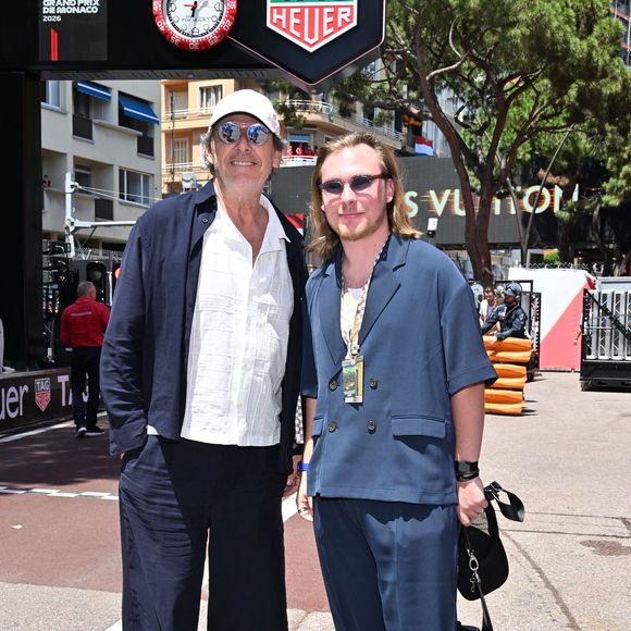Jean-Luc Reichmann et son fils Swann dans les paddocks du Formula 1 Louis Vuitton Grand Prix de Monaco 2026, le 7 juin, 2026. 

© Bruno Bebert/Bestimage