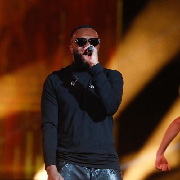 L’artiste avait déjà reporté sa tournée américaine prévue en mai 2025.

Gims lors de l’émission "La grande soirée du 31 décembre de Paris" diffusée sur France 2 sur les Champs-Elysées à Paris, le 31 décembre 2024. Photo par C.Clovis-J.Tribeca / Bestimage