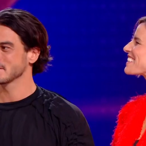 Mais cette fois-ci en Belgique et aux côté de son compagnon Romain Guillermic.
Fauve Hautot et son compagnon Romain Guillermic dans "Danse avec les stars" sur TF1 le 3 avril 2026.