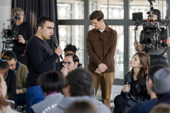 Charlotte Gainsbourg dans "Les rencontres du Papotin", dans l'émission diffusée le samedi 5 avril 2025 sur France 2. © Léo Kekemenis - France Télévisions