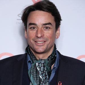 Julian Bugier - Photocall de la soirée de lancement du "Sidaction" au théâtre Edouard VII à Paris le 4 mars 2024. © Denis Guignebourg/Bestimage