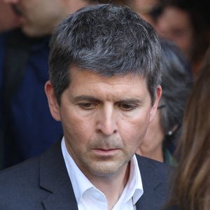 Thomas Sotto - Sorties des obsèques de Philippe Labro en l'église de Saint-Germain-des-Prés à Paris le 13 juin 2025. © Dominique Jacovides - Christophe Clovis / Bestimage