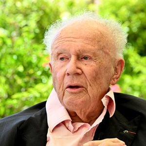 Exclusif -  Rendez-vous avec Philippe Bouvard et sa femme Colette à leur domicile à Cannes, France, le 24 août 2022, pour une interview. © Bruno Bebert/Bestimage