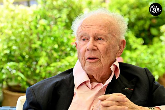 Exclusif -  Rendez-vous avec Philippe Bouvard et sa femme Colette à leur domicile à Cannes, France, le 24 août 2022, pour une interview. © Bruno Bebert/Bestimage