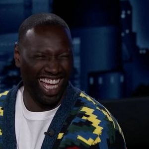 ... Pour partir s'installer à l'étranger...

Omar Sy sur le plateau de l'émission "Jimmy Kimmel Live" pour la promotion de la deuxième saison de la série "Arsène Lupin" (Netflix). Los Angeles. Le 15 juin 2021.