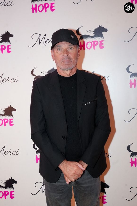 Laurent Baffie lors de la soirée annuelle de gala de l'association Hope au pavillon Gabriel à Paris le 14 octobre 2025. © Anne-Sophie Guebey / Bestimage