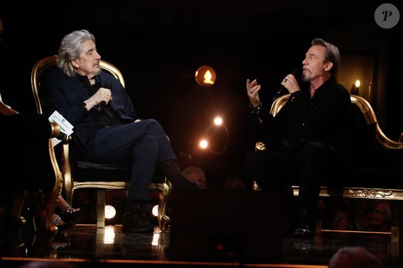 Exclusif - Serge Lama, Florent Pagny lors de l'enregistrement de l'émission "Serge Lama, le dernier rappel" présentée par F. Bollaert, diffusée le vendredi 21 novembre 2025 sur France 3 à 21h10, au théâtre Marigny à Paris, France, le 29 avril 2025. © Clovis-Moreau/Bestimage