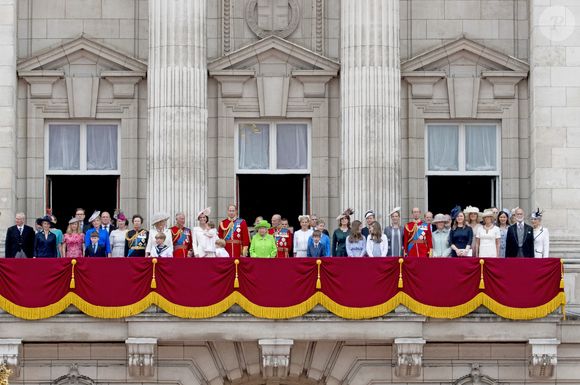 L'annonce a été faite par le biais d'un communiqué 

Mike Tindall, Zara Phillips, la princesse Anne, Camilla Parker Bowles, duchesse de Cornouailles, le prince Charles, Kate Catherine Middleton, duchesse de Cambridge, la princesse Charlotte, le prince George, le prince William, la reine Elisabeth II d'Angleterre, le prince Philip, duc d'Edimbourg, la comtesse Sophie de Wessex, le prince Andrew, duc d'York, Lady Louise Windsor, James Mountbatten-Windsor, la princesse Eugenie d'York, le duc Edward de Kent, Katharine Worsley, le prince Michael de Kent et la princesse Marie-Christine de Kent - La famille royale d'Angleterre au balcon du palais de Buckingham lors de la parade "Trooping The Colour" à l'occasion du 90ème anniversaire de la reine. Le 11 juin 2016 Action Press / Bestimage