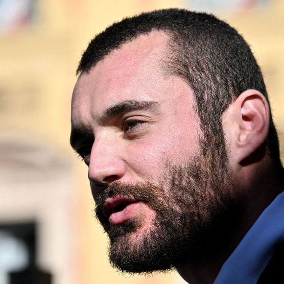 Louis Sarkozy, candidat aux élections municipales à Menton, inaugure la permanence de sa campagne, le 11 octobre 2025. 
© Bruno Bebert / Bestimage
