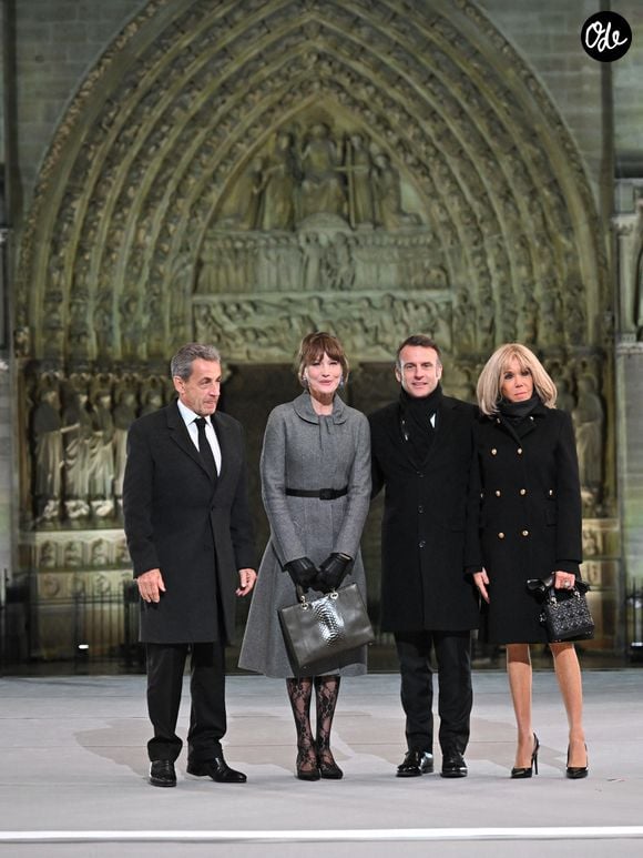 Le président français Emmanuel Macron et son épouse Brigitte Macron, ainsi que l’ancien président de la République Nicolas Sarkozy et son épouse Carla Bruni, assistent à la cérémonie d’accueil organisée à l’occasion de la réouverture officielle de la cathédrale Notre-Dame de Paris, en France, le 7 décembre 2024, après plus de cinq années de travaux de reconstruction à la suite de l’incendie d’avril 2019.

© Eliot Blondet/Pool/Bestimage