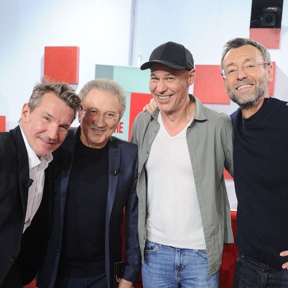 Philippe Lellouche, Catherine Jacob, Jeanne Cherhal, Gaël Leforestier et Olivier Ménard feront également partie des invités.

Benjamin Castaldi, Michel Drucker, Gael Le Forestier et Olivier Menard lors de l'enregistrement de l'émission "Vivement dimanche" au studio Rive Gauche, présentée par M.Drucker avec une diffusion sur France 3 le 8 mars 2026, à Paris, France, le 25 février 2026. © Guillaume Gaffiot/Bestimage