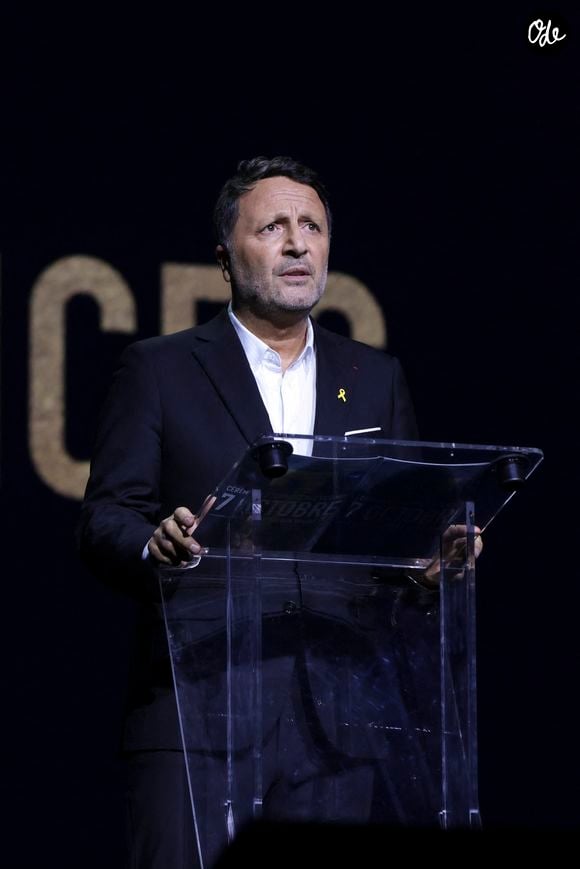 Heureusement, par un hasard du destin, Arthur se fait virer le même jour que Stéphane Courbit. L'évènement scelle leur rencontre, qui s’avèrera décisive pour leur avenir.

Arthur (Jacques Essebag) lors d'une cérémonie organisée par le Conseil des institutions juives de France (CRIF), à Paris, le 7 octobre 2024. 

© Jack Tribeca / Bestimage